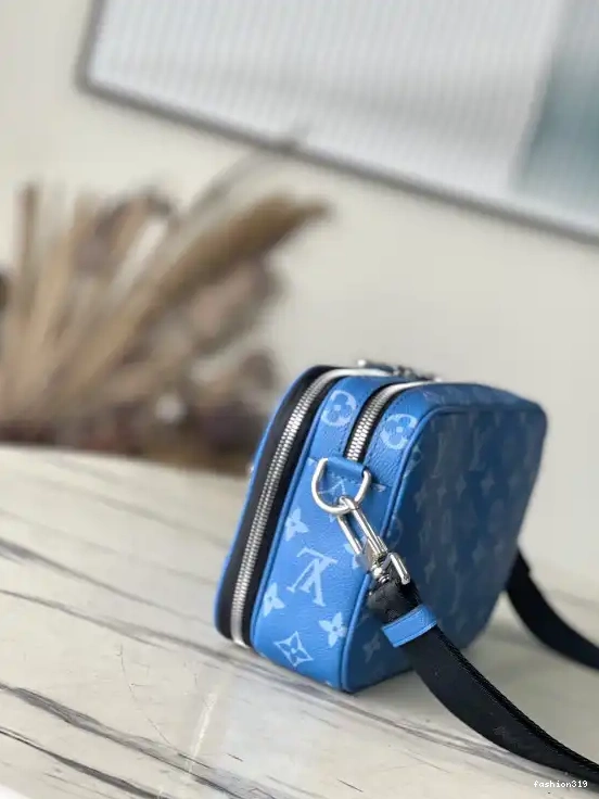 VUITTON LOUIS Alpha-24*16*8 cm Nano 0413